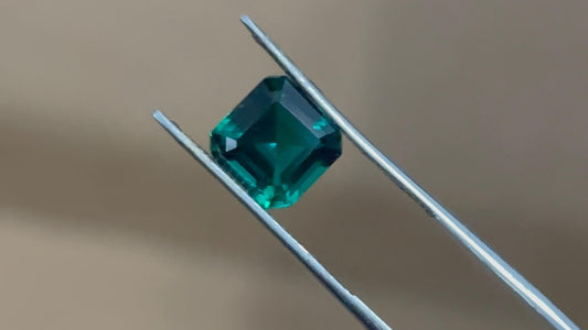 "Exquisite Lab Grown Emerald - High-Quality, Expertly Square Emerald Cut, Certified"