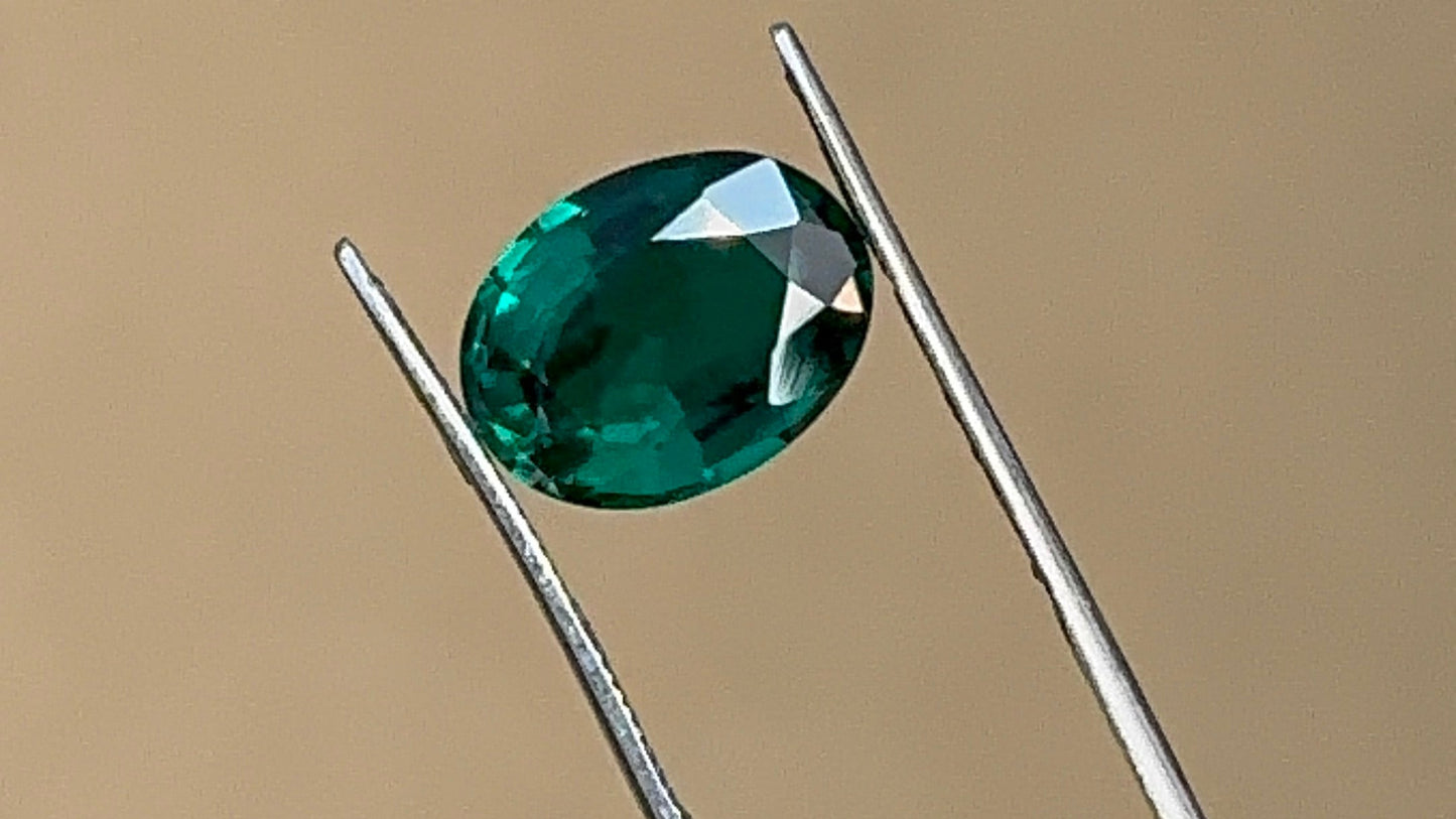 "Exquisite Lab Grown Emerald - High-Quality, Expertly Oval Emerald Cut, Certified"