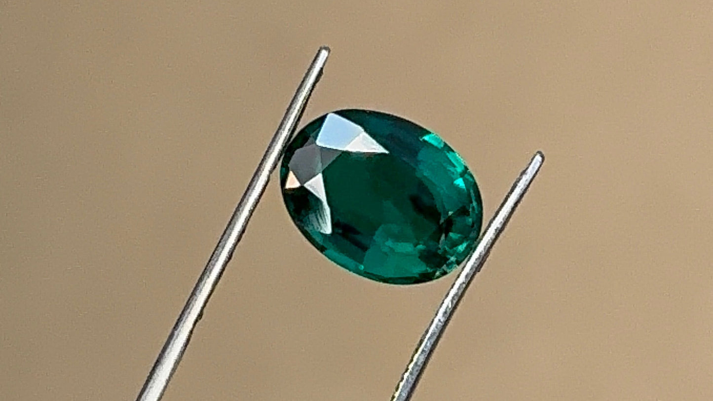 "Exquisite Lab Grown Emerald - High-Quality, Expertly Oval Emerald Cut, Certified"