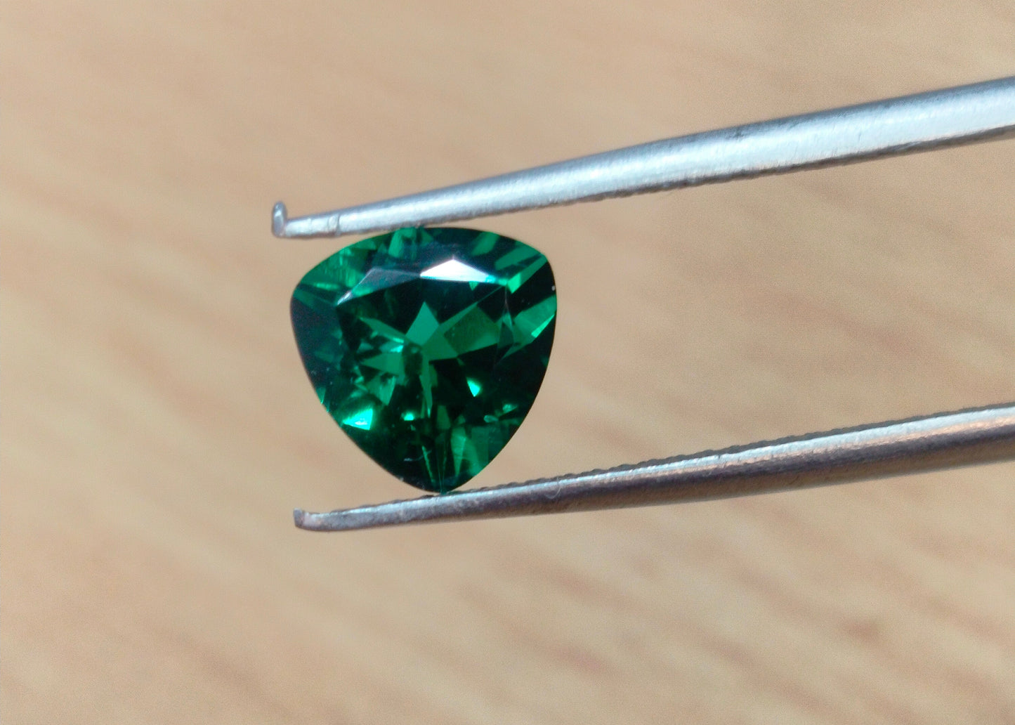 "Exquisite Lab Grown Emerald - High-Quality, Expertly Trillion Cut, Certified"