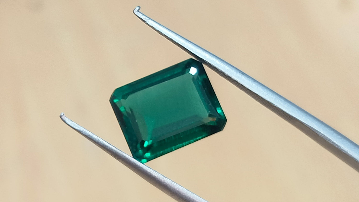 "Exquisite Lab Grown Emerald - High-Quality, Expertly Octagon Emerald Cut, Certified"