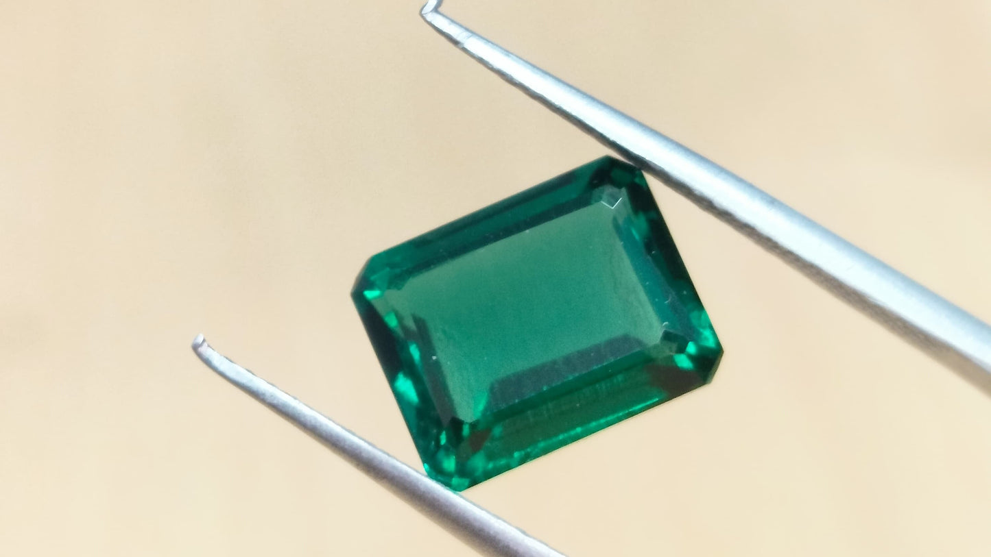 "Exquisite Lab Grown Emerald - High-Quality, Expertly Octagon Emerald Cut, Certified"