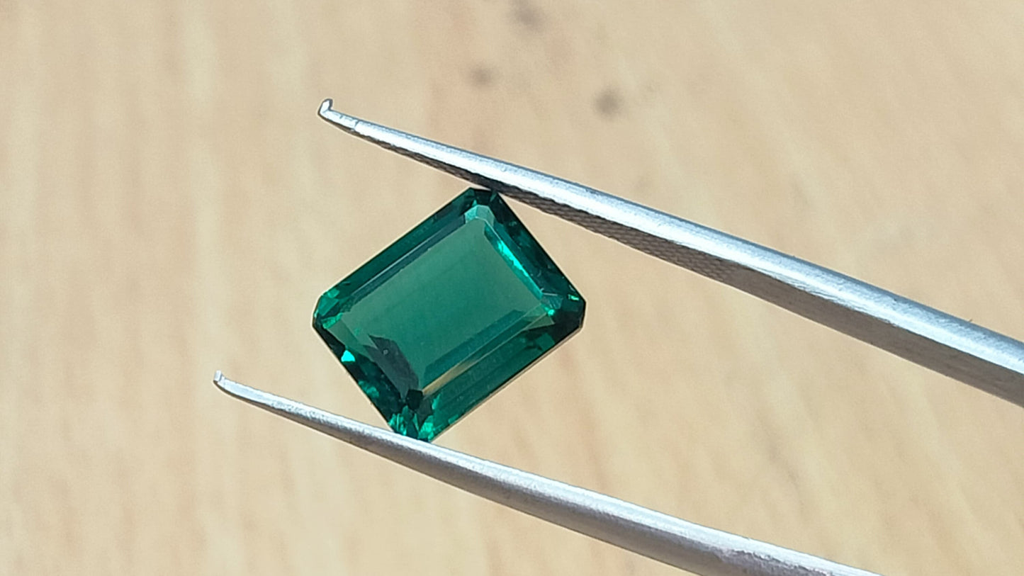 "Exquisite Lab Grown Emerald - High-Quality, Expertly Octagon Emerald Cut, Certified"